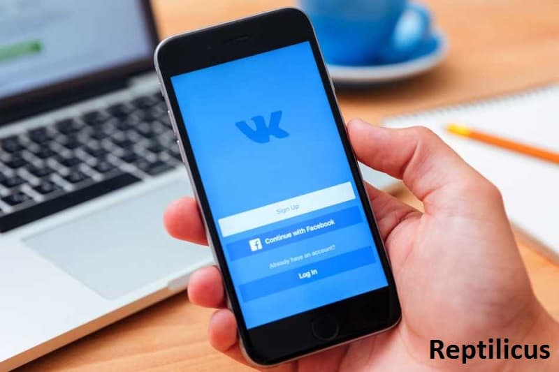 Как читать сообщения в ВК у друга