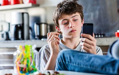 Как следить за телефоном подростка